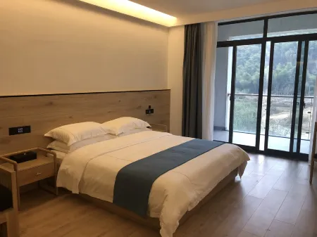 Ningguo Zhenye East Station Resort Hotel (South Anhui Sichuan-Tibet Line) Отели в г. Нингуо