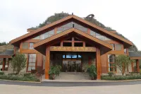 Xingren Renshan Renhai Resort Hotels near Liyubacun