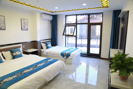 Fuyue Inn (Changbai Mountain West Scenic Area Tourist Distribution Center)