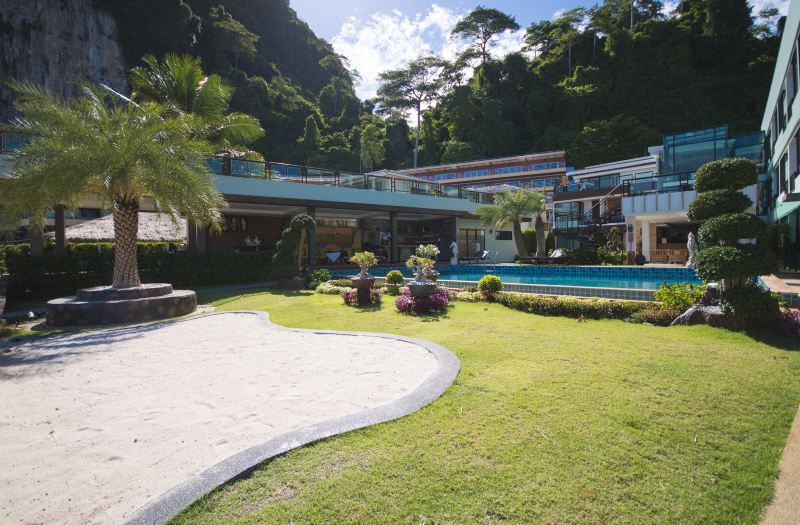 Phi Phi Nice Beach Hotel Hip