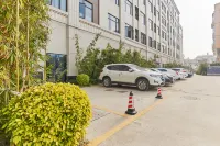 Ramada Encore by Wyndham Zhangpu - parking