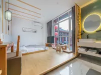 WUYUE HAPPY LANE HOSTEL Hotels near Dacien Temple
