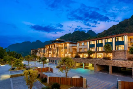 Libo Xiaoqikong Kew Green Hotel Отели рядом с достопримечательностью «Laya Waterfall»