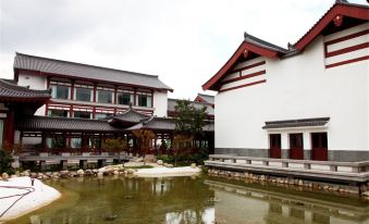 Chinese Buddhist Institute Putuoshan College (Zhujiajian Canxue Hall)