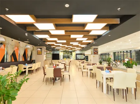 Pai Hotel (Zhuhai City Vocational College Jinwan Huafa Shangdu Store) Отели рядом с достопримечательностью «Guangdong Institute of Science and Technology»