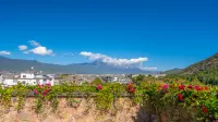 Lijiang ancient city Zangyuan snow mountain view hotel (big water wheel shop) - Bjergudsigt