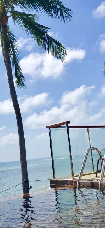 ห้องสวีท 2 ห้องนอนพร้อมสระว่ายน้ำและวิวทะเล