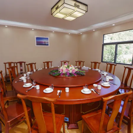 Yuanshi Buluo Wild Hot Spring Resort