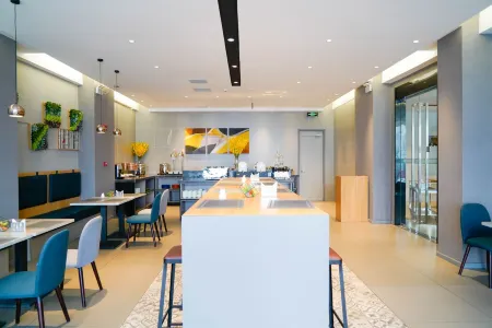 Homeinn Selected Hotel (Qingdao Jiaodong International Airport Jiaozhou Bus Terminal) Отели рядом с достопримечательностью «Qingdao Institute of Technology»