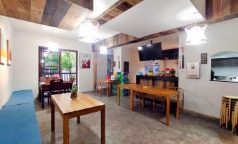 Senhuxi Hostel