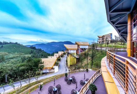 [톈치우 럭셔리 호텔의 야외 테라스]