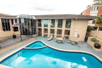 Twin Towers Inn Hotels in Greenwich