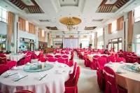 Coastal Hot Spring Resort Отели в г. Хуэйдун