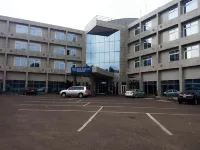 Golden Royale Hotel - parking