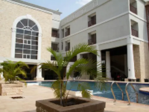 Full Moon Hotels โรงแรมในโอเวร์รี