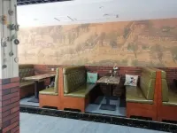 Xuanhan Riverside Xiaozhu Inn