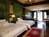 The Old England Manor Отели рядом с достопримечательностью «Ферма «Чунь-Янь»»