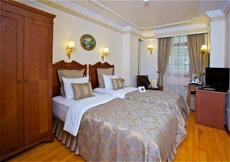 Best Western Empire Palace Hotel & Spa Отели рядом с достопримечательностью «Литературный музей-библиотека Ахмеда Хамди Танпынара»