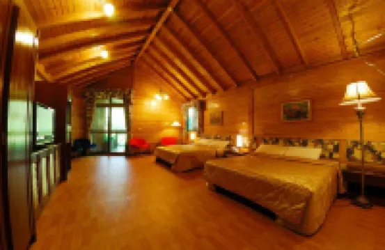 南投溪頭新明山木屋渡假村