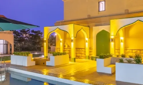 Floral Hotel · Weihai Haya Swimming Pool Garden Homestay