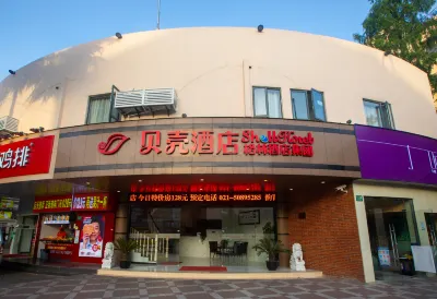 Shell Hotel (Shanghai Oriental Pearl & Century Avenue subway station) Hotel di Shanghai