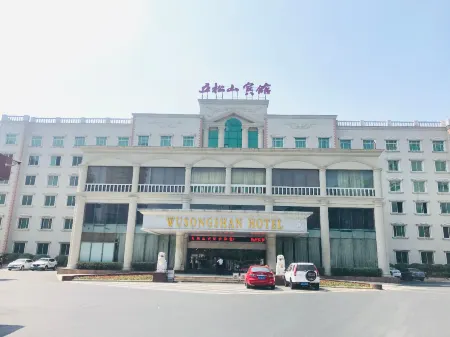 Wusongshan Hotel Отели рядом с достопримечательностью «Tongling Liqiao River Town Resort»