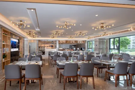 Kyriad Hotel (Zhongshan University of science and Technology MixC) Отели рядом с достопримечательностью «Zhongshan Technical Institute (East Campus)»