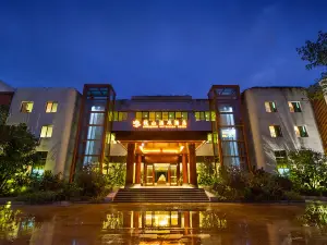 Yunfu Xinxing Longshan Hot Spring Hotel