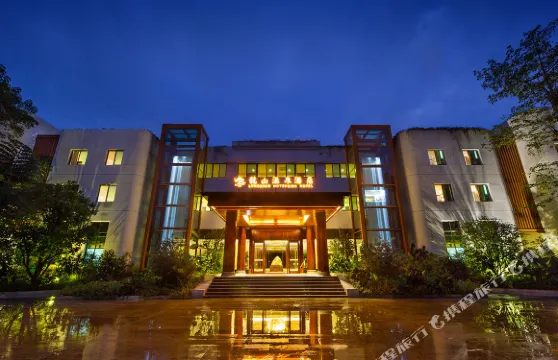 雲浮新興龍山温泉酒店