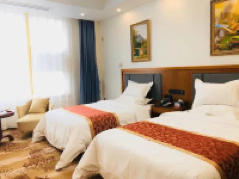 Weishi Fuyuan International Hotel Hotel di Weishi