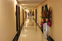 Beijing Hotel (Xinyang Railway Station Tianrun Plaza Branch)