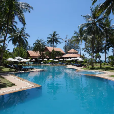 Coral Hotel Bangsaphan