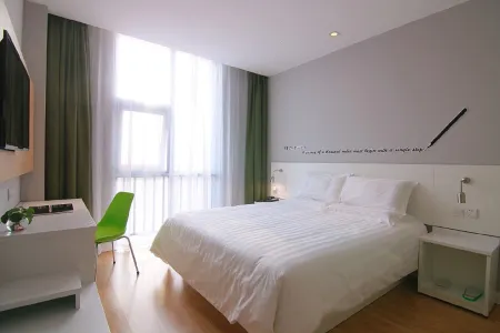 Homeinn Plus Hotel (Suzhou Fenhu Luxin Avenue)