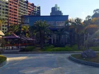 Huafeng Peacock Lake Hotel & Resort