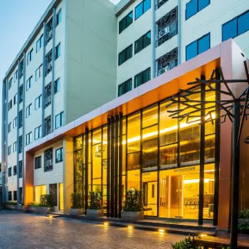 Aim House Bangkok No Parking Hotels near Wat Arun
