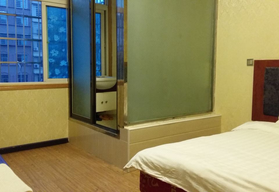 Siluo Xingxing Hotel - Housity