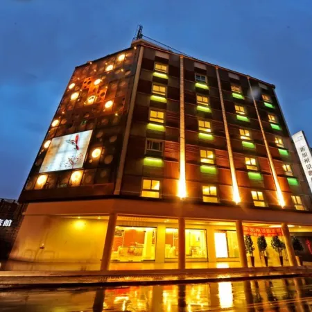 New California Hotel Отели рядом с достопримечательностью «Станция метро Dapinglin»