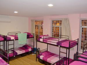 Raizzy's Guesthouse - Hostel