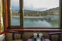 Luqu Century Hotel (Yueya Lake Park)