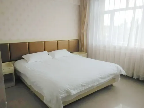 Xinjiarishishang Hotel di Tuquan