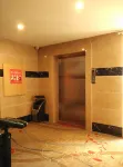 Yilong Xindu Hotel - parkir