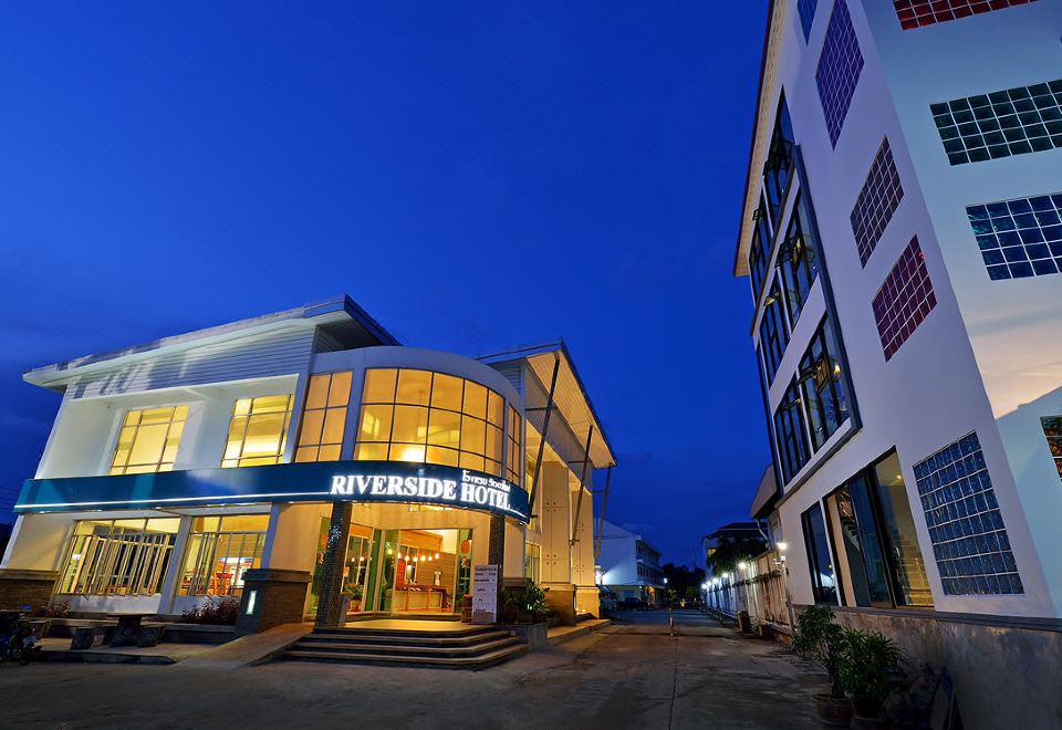 2. 리버사이드 호텔..