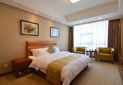 톄룬 진왕 호텔의 넓은 객실