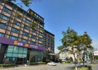 Champs Elysees Hotel (Haining Leather City Store) Hotel dekat Hall of Heavenly Kings (Xiaxi Road)