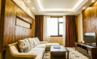 Holiday Longzhou Hotel