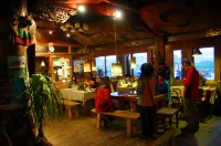 Shangri-La Lao Shay Youth Hostel - Vandrerhjem