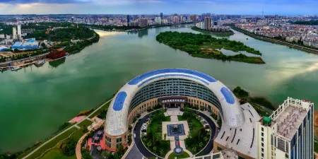 Mianyang Fulin Taohuadao  Hotel Отели рядом с достопримечательностью «Mianyang Science and Technology Museum»