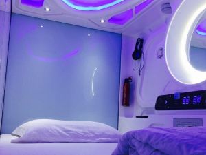 Manshiguang Capsule Hotel