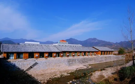 Shuifoshan Hot Spring Resort Отели рядом с достопримечательностью «Rainbow Waterfall Scenic Spot In The Dabie Mountains»