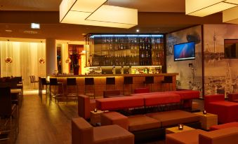 2. H4 Hotel..